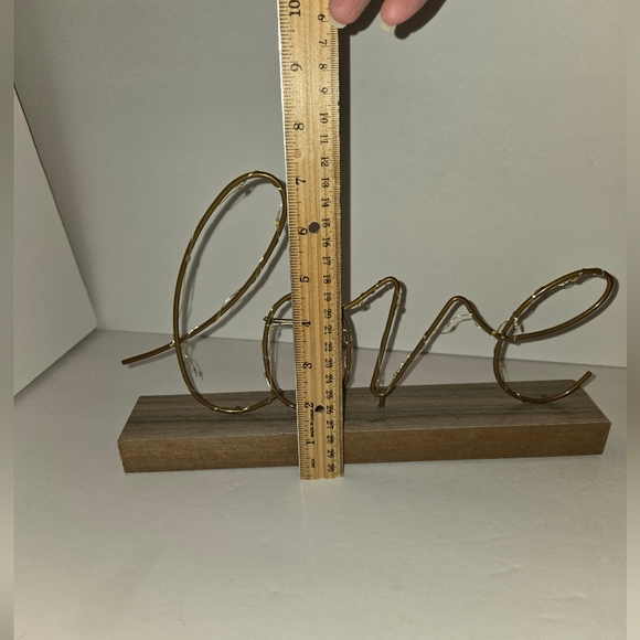 Light-up Wire 'Love' Sculpture Goldtone - Picture 3 of 9